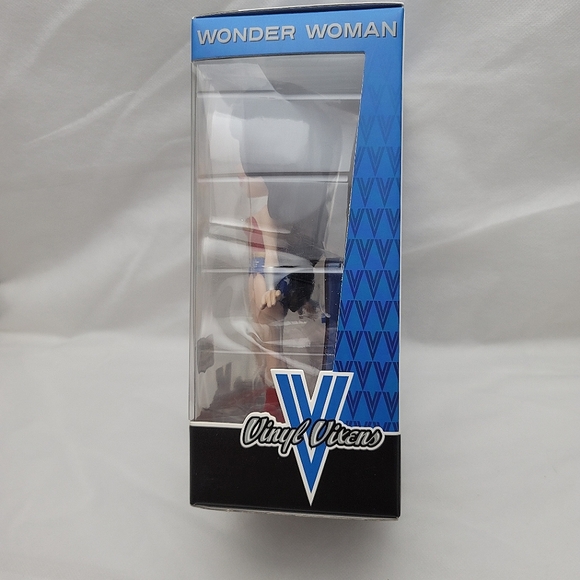 Vinyl Sugar DC Comics Vinyl Vixens Wonder Woman - Picture 4 of 11